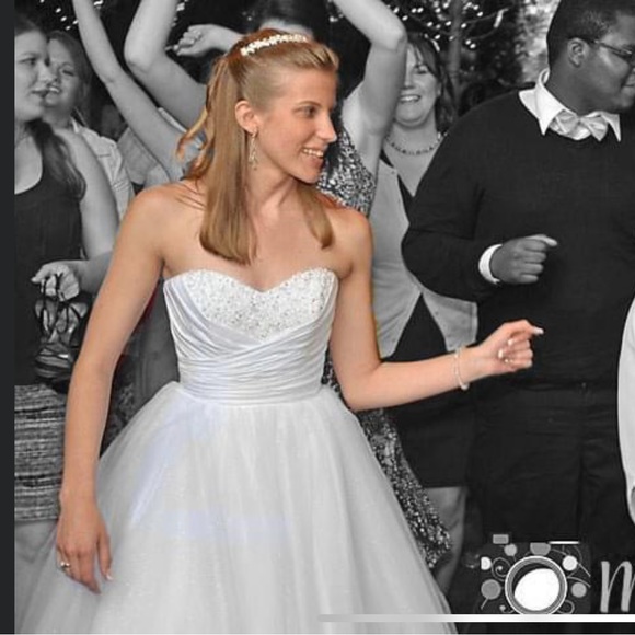 Wedding dress. Size 0. Disney collection by Alfred Angelo. Cinderella style. - Picture 5 of 16